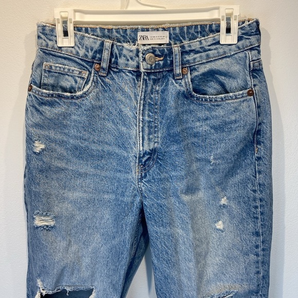 Zara Ripped Mom Jeans Size 6 Acid Wash Slightly Tapered Distressed High Rise - Picture 4 of 13